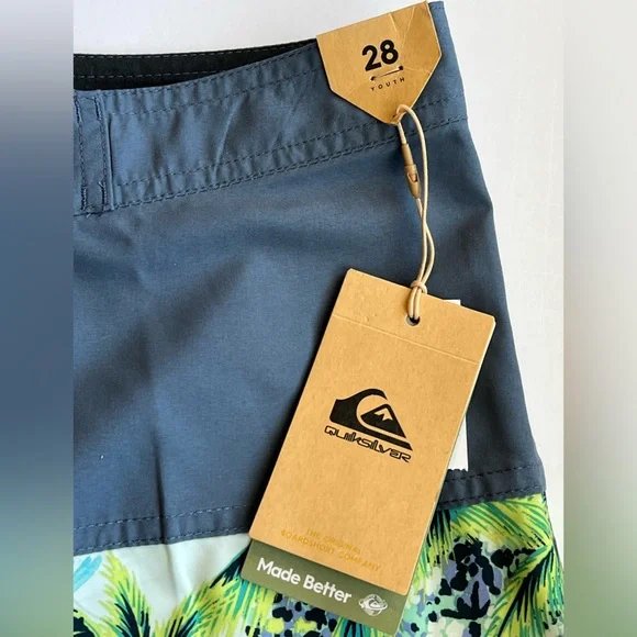 Quicksilver NWT Boys Board shorts Size 28 - Picture 3 of 6